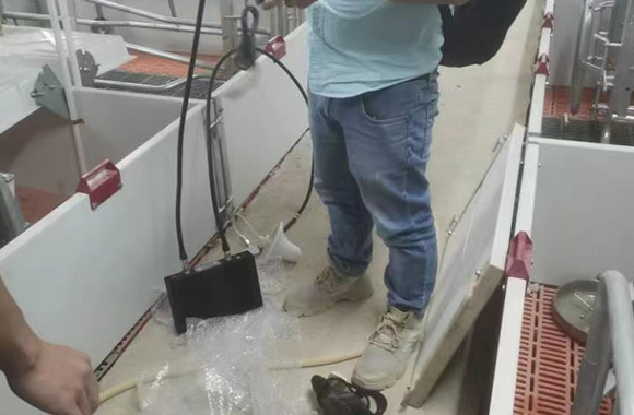 amplificador de sinal est&aacute; instalado na base de reprodu&ccedil;&atilde;o.